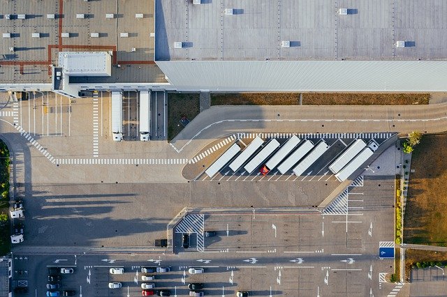 Examining the Use of AI in Logistics